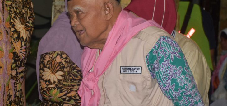 Jamaah Haji Kloter 4 Kabupaten Karanganyar Mendarat Dengan Selamat di Tanah Air
