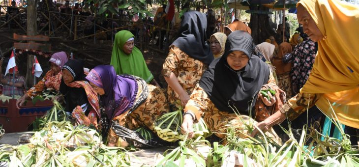 Kirab bersih Dusun Dawe Mojogedang Karanganyar