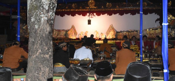 SAMBUT KEMERDEKAAN RI KE 74 DENGAN PAGELARAN WAYANG KULIT