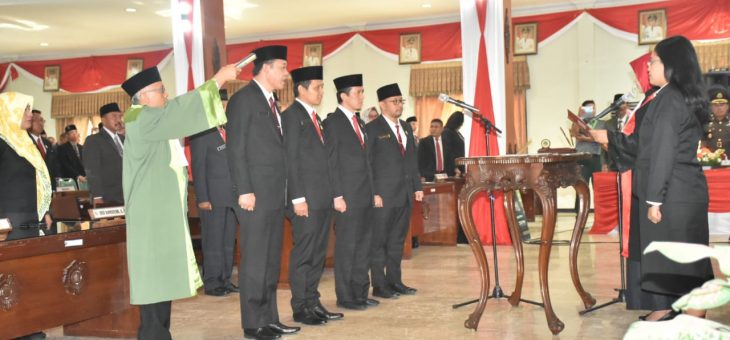 Pengucapan Sumpah/Janji Pimpinan DPRD Kabupaten Karanganyar Masa Jabatan Tahun 2019-2024
