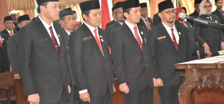 PENGAMBILAN UCAPAN SUMPAH JANJI PIMPINAN DPRD KABUPATEN KARANGANYAR MASA BAKTI 2019-2024
