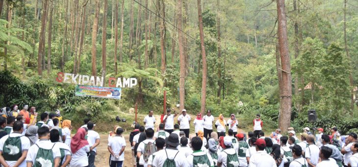 Gathering Pegawai Lingkungan Setda Kabupaten Karanganyar di Bukit Sekipan Tawangmangu