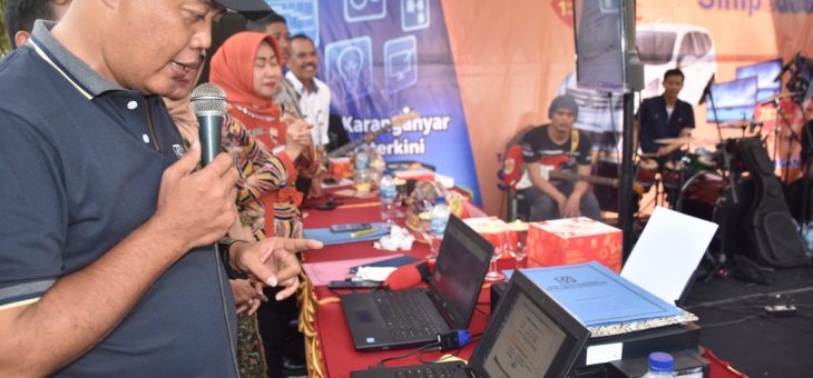 ZURIAH NASABAH DARI JUMANTONO MENDAPATKAN HADIAH UTAMA GRAND LIVINA SAAT PANEN HADIAH SIMPEDES 2019 KANCAB  BRI KARANGANYAR