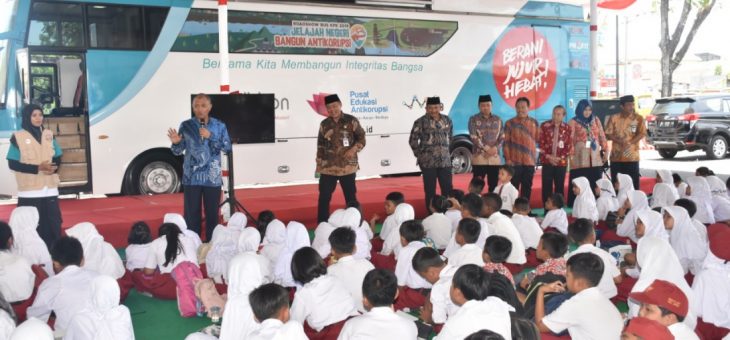 Roadshow Bus KPK 2019 ‘Jelajah Negeri Bangun Antikorupsi’ di Karanganyar