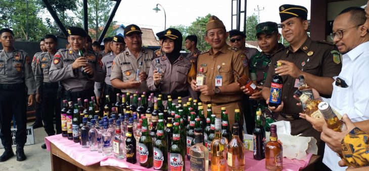 Pemusnahan Ratusan Botol Minuman Keras Dan Knalpot Tidak Standar