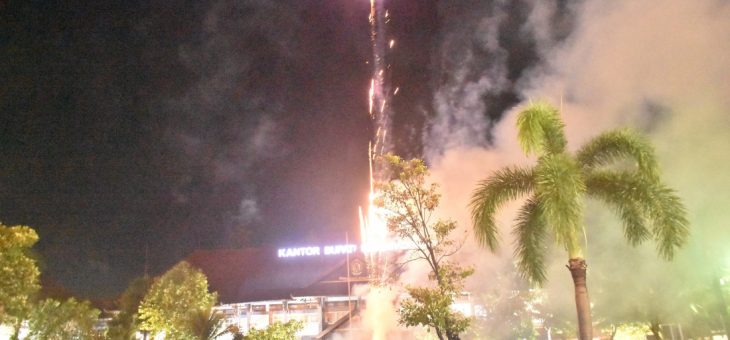 Sambut Tahun Baru Dengan Karanganyar Berdzikir Dan Pesta Kembang Api