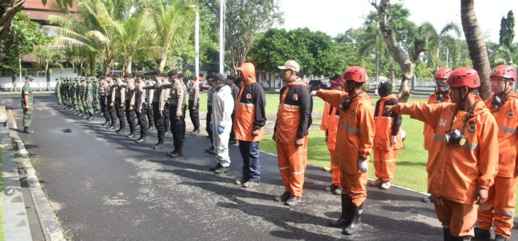 Pemkab Lakukan Penyemprotan Disinfektan Sepanjang Jalan Lawu