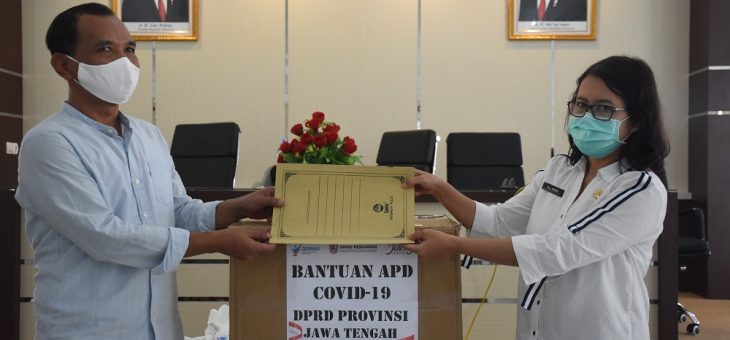 Komisi 1 DPRD Provinsi Jawa Tengah Serahkan Bantuan APD ke Kabupaten Karanganyar