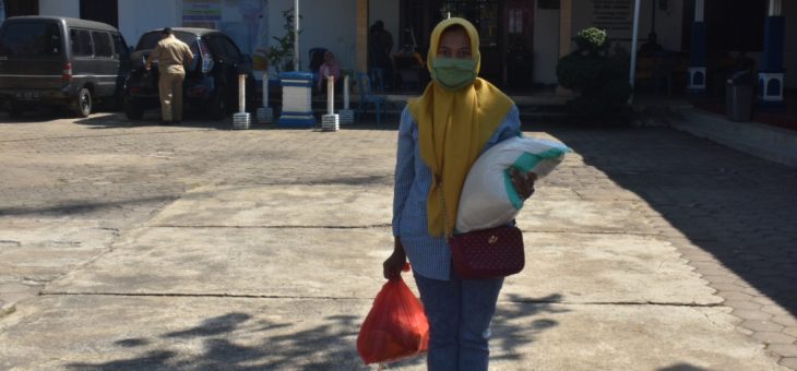 313 Paket Sembako Untuk Warga Jatiwarno