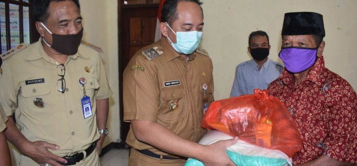 Pembagian Paket Sembako Kepada Masyarakat Jatiwarno