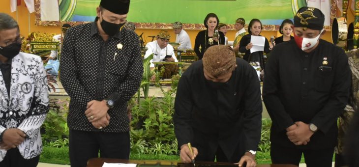 JULIYATMONO RESMIKAN GRAHA PGRI KARANGANYAR