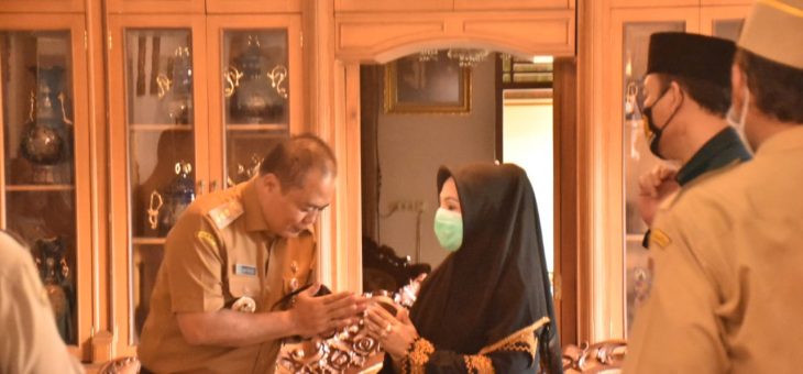 Sekda Dan Bupati Karanganyar Silaturahmi Ke Mantan Bupati Rina Iriani