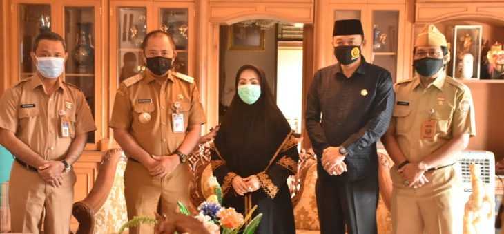 Silaturahmi Ke Rumah Mantan Bupati Karanganyar, Rina Iriani Sri Ratnaningsih