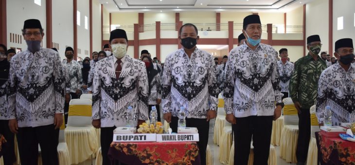 BUPATI JULIYATMONO ; GURU DI KARANGANYAR TOP KABEH