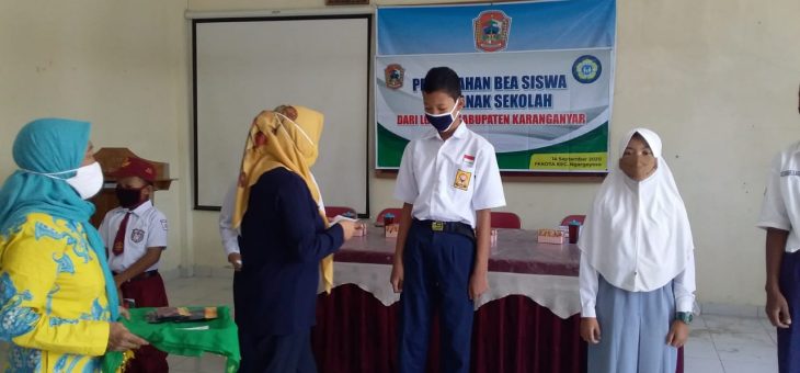 Penyerahan Beasiswa LGNOTA Untuk Pelajar Ngargoyoso Dan Jenawi