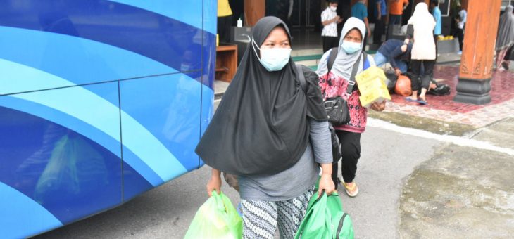 Pulang Ke Karanganyar Mau Menenangkan Diri. Sukoyo Salah Satu Korban Gempa Bumi Mamuju tuturkan Gempa Sangat Dahsyat