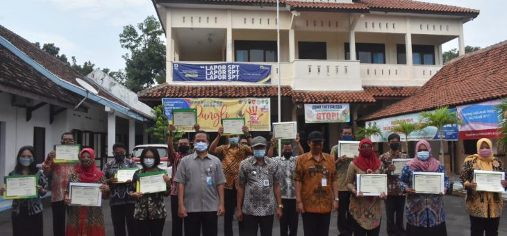 Penyerahan Sertifikat dan Kartu Kepesertaan BP Jamsostek