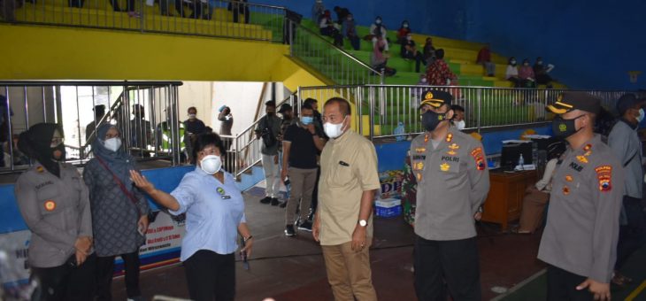 Bupati Karanganyar Kunjungi Vaksinasi Massal 4000 di GOR RM Said