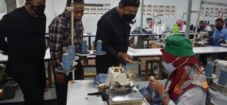 Serap Banyak Tenaga Kerja dan Mampu Produksi APD 6.000 pcs/hari, Bupati Minta PT Natatex Tetap Di Kabupaten Karanganyar