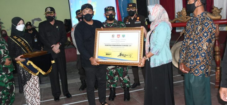 Tuntas Vaksin Covid-19 Tahap 1, Desa Plosejo Dapat Piagam Dari Pemkab dan Dandim 0727 Karanganyar