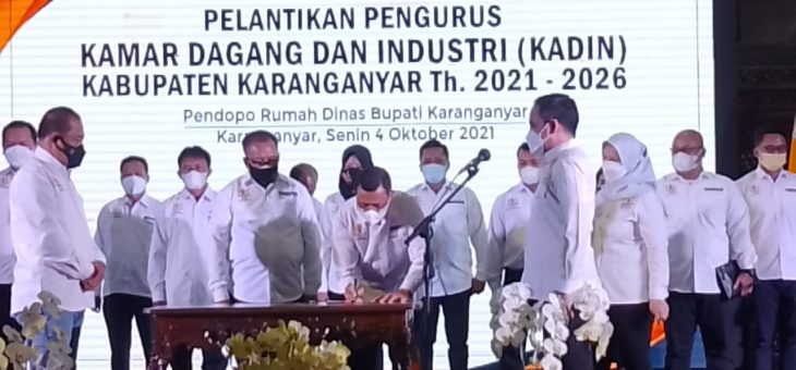 Lantik Pengurus Baru, Bupati Berpesan Kadin Harus Komitmen Wujudkan Usaha di Karanganyar Tumbuh Baik dan Berkembang Pesat