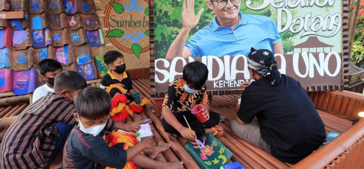 Lukisan Mural Dipesan Sandiaga Uno, Seniman Desa Wisata Sumber Bulu, Mojogedang Bangga