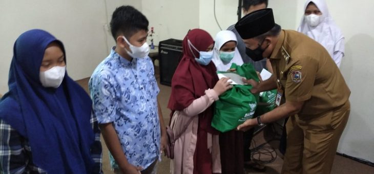 145 Anak Yatim Menerima Bantuan Baznas