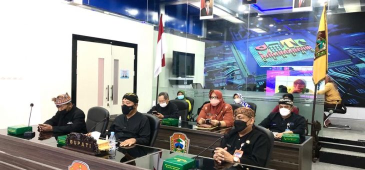 GURU HARUS CAKAP BERMEDIA SOSIAL