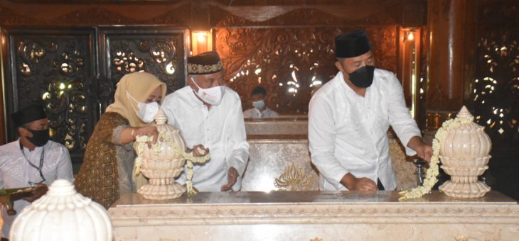 Bupati Karanganyar Beserta Jajaran OPD Kabupaten Karanganyar, Ziarah Ke Makam Sesepuh