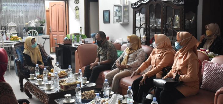 Bupati dan Wakil BUpati Sowan Ke Ny Hartono