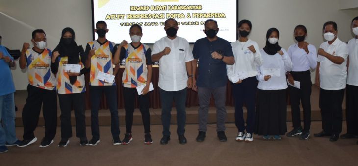 Berikan Reward 17 Atlet Berprestasi, Bupati Berpesan Atlet Harus Terus Berlatih