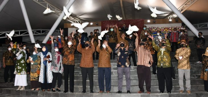 Aktor Senior Slamet Rahardjo Djarot Beri Petuah Seniman Karanganyar Saat Peresmian Gedung Teather Bhineka Tunggal Ika