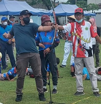 Wabup Karanganyar Rober Christanto Minta Atlet Ardadedali Archery Club Tampil Rilek