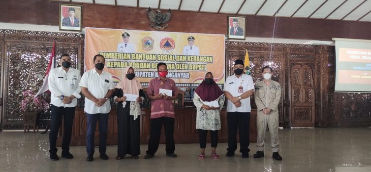 Bupati Karanganyar Berikan Bantuan Sosial (BANSOS) Kepada Korban Bencana Alam