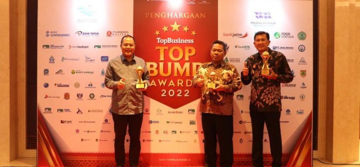 Bank Daerah Karanganyar Raih 3 Penghargaan TOP BUMD 2022 Kategori Bintang 5