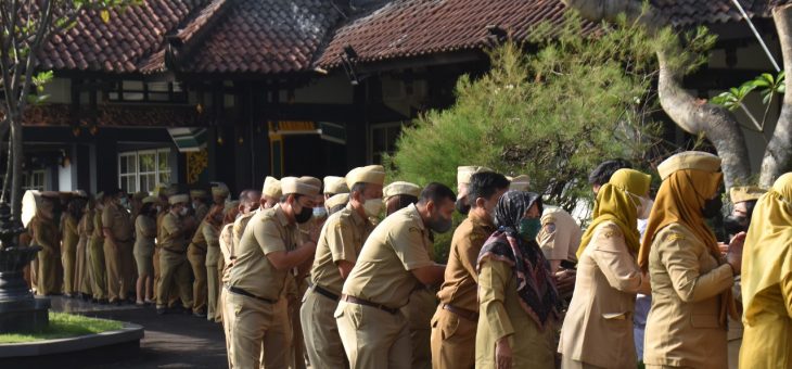 Perdana Masuk Usai Libur dan Cuti Bersama Idul Fitri 1443 H, Pemkab Karanganyar menggelar  halal bihalal
