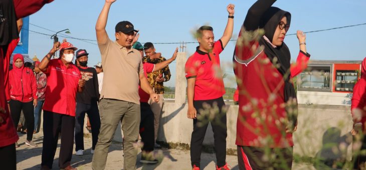 Ajak Untuk Selalu Hidup Sehat, Wakil Bupati Karanganyar Rober Christanto Senam Bersama Masyarakat Kragan, Gondangrejo