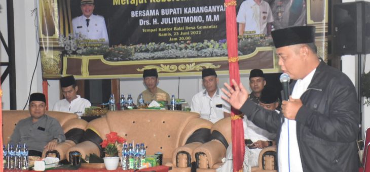 Pengajian Akbar Di Halaman Kantor Kepala Desa Gemantar Dihadiri Ratusan Warga