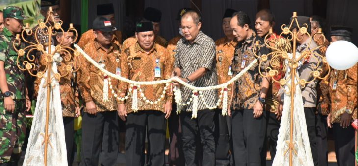 RESMIKAN KOLAM RENANG TIRTA ARUM DI DESA WARU, BUPATI KARANGANYAR: PIKIRAN SEHAT, TUBUH SEHAT