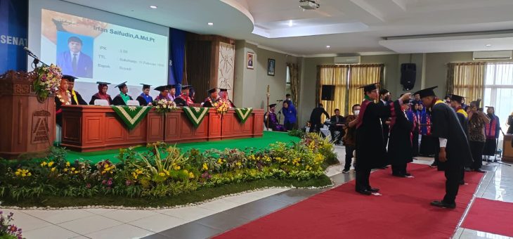 135 Mahasiswa UMUKA di Wisuda