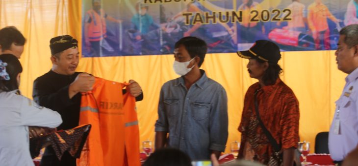 Tingkatkan Layanan, Wakil Bupati Karanganyar Minta Juru Parkir Untuk Ramah dan Full Senyum
