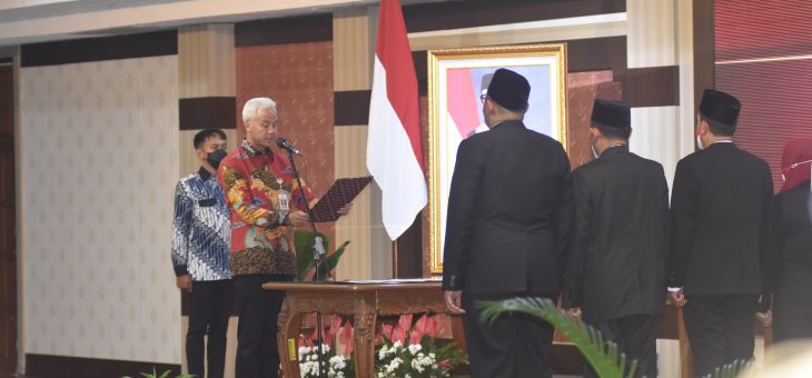 Gubernur Jawa Tengah Ambil Sumpah Jabatan Anggota Komisi Informasi Terpilih, Bupati Karanganyar Beri Ucapan Melalui Daring