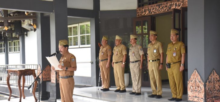 PEMBACAAN IKRAR NETRALISASI ASN DALAM PEMILIHAN UMUM DAERAH KABUPATEN KARANGANYAR