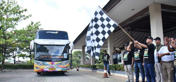 Bupati Karanganyar Lepas 550 Pemudik Dari Jakarta