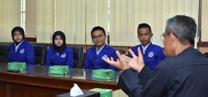 KUNJUNGAN SISWA SMA PRADIGA DIRGANTARA KE KANTOR BUPATI KARANGANYAR
