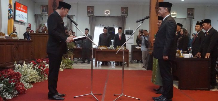 Ketua DPRD Karanganyar Melantik Pengganti Antar Waktu Anggota DPRD Masa Bakti 2024-2029