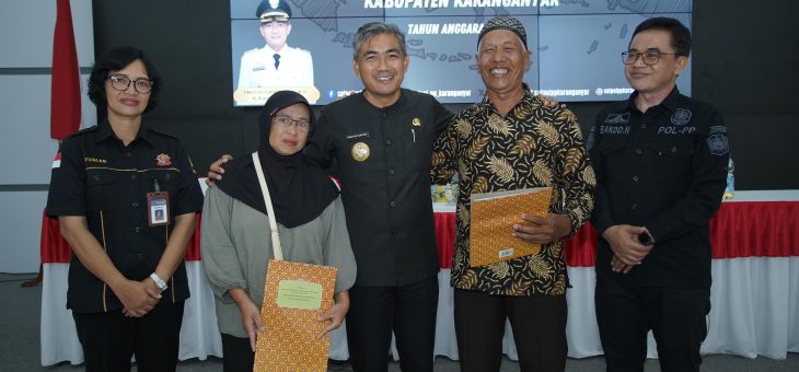 Pemerintah Kabupaten Karanganyar Berikan Santunan Duka dan Biaya Perawatan untuk Anggota Satlinmas
