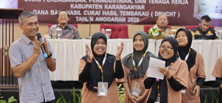 *Pelatihan Melinting Sigaret Kretek Tangan (SKT) DBHCHT 2025 Resmi Digelar, Pj. Bupati Karanganyar Beri Motivasi kepada Buruh Linting Rokok*