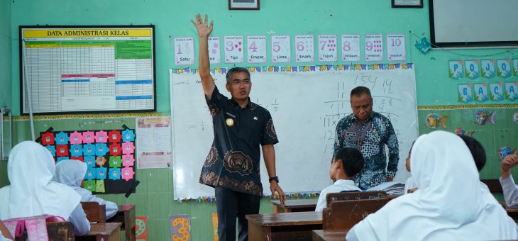 Kunjungan Pj. Bupati Karanganyar di SD Negeri 01 Doplang Karangpandan