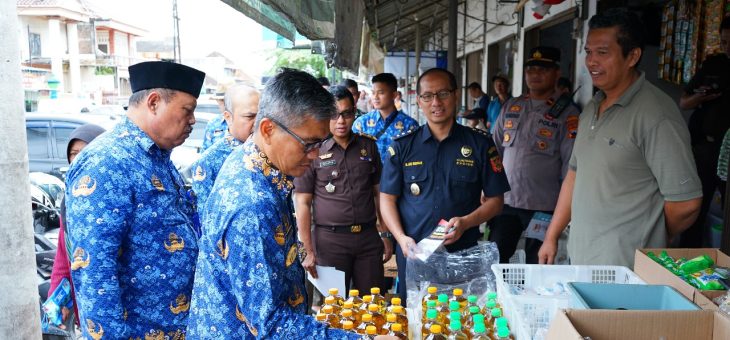GREBEK PASAR DI MATESIH, SOSIALISASI PERATURAN CUKAI DAN SURVEI HARGA KEBUTUHAN POKOK